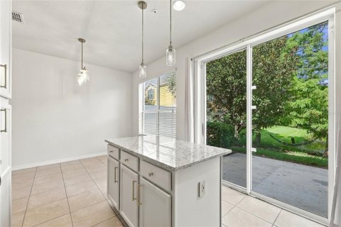 Touwnhouse à vendre à Orlando, Floride: 3 chambres, 156.26 m2 № 2419920 - photo 11