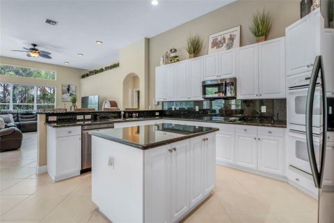 Casa en venta en Miramar, Florida, 5 dormitorios, 349.87 m2 № 2275999 - foto 15