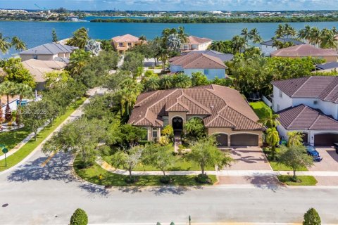 Casa en venta en Miramar, Florida, 5 dormitorios, 349.87 m2 № 2275999 - foto 4