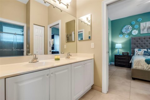 Casa en venta en Miramar, Florida, 5 dormitorios, 349.87 m2 № 2275999 - foto 30