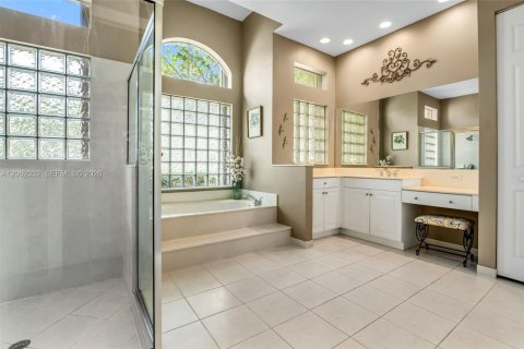 Casa en venta en Miramar, Florida, 5 dormitorios, 349.87 m2 № 2275999 - foto 22