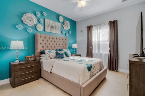 Casa en venta en Miramar, Florida, 5 dormitorios, 349.87 m2 № 2275999 - foto 27