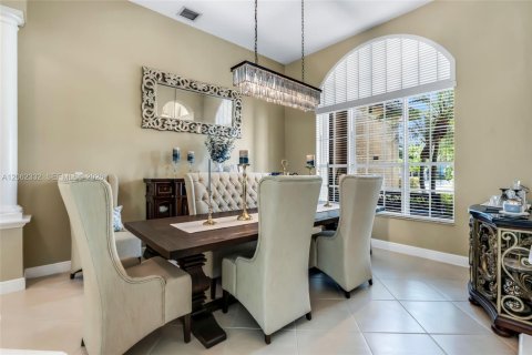 Casa en venta en Miramar, Florida, 5 dormitorios, 349.87 m2 № 2275999 - foto 14