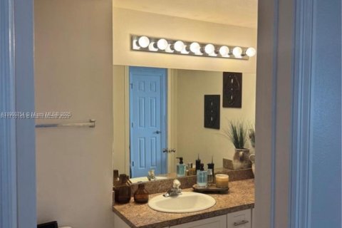 Condominio en venta en Pembroke Pines, Florida, 2 dormitorios, 104.98 m2 № 1952187 - foto 11