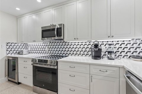 Villa ou maison à vendre à Saint Pete Beach, Floride: 2 chambres, 123.28 m2 № 1881380 - photo 2