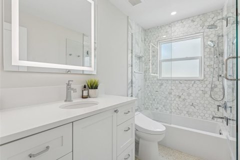 Casa en venta en Saint Pete Beach, Florida, 2 dormitorios, 123.28 m2 № 1881380 - foto 12
