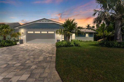 Villa ou maison à vendre à Saint Pete Beach, Floride: 2 chambres, 123.28 m2 № 1881380 - photo 1