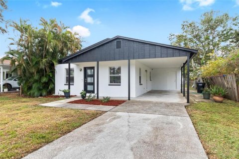 House in Saint Petersburg, Florida 3 bedrooms, 98.76 sq.m. № 1834983 - photo 3