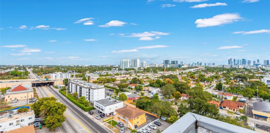 Appartement à Miami, Floride 3 chambres, 104.98 m2 № 1938695