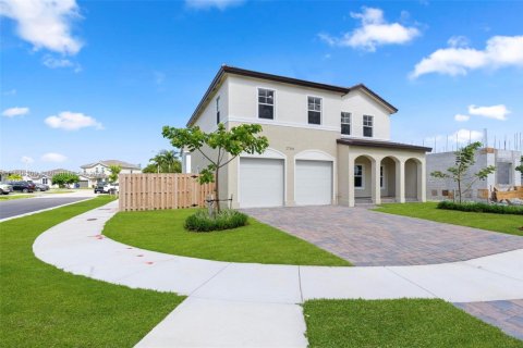 Casa en venta en Miami-Dade, Florida, 4 dormitorios, 243.13 m2 № 1856938 - foto 3