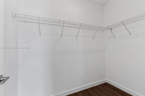 Casa en venta en Miami-Dade, Florida, 4 dormitorios, 243.13 m2 № 1856938 - foto 26