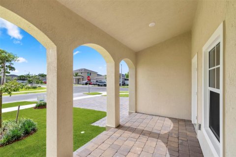 Casa en venta en Miami-Dade, Florida, 4 dormitorios, 243.13 m2 № 1856938 - foto 5