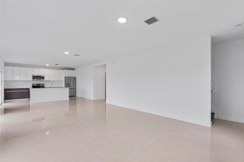 Casa en venta en Miami-Dade, Florida, 4 dormitorios, 243.13 m2 № 1856938 - foto 10