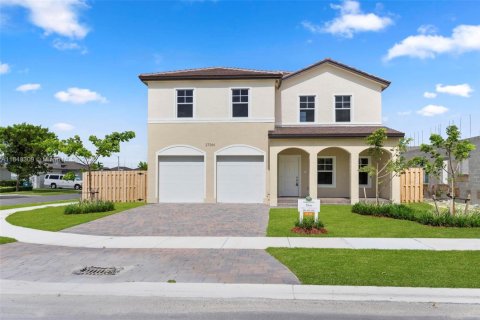 Casa en venta en Miami-Dade, Florida, 4 dormitorios, 243.13 m2 № 1856938 - foto 1