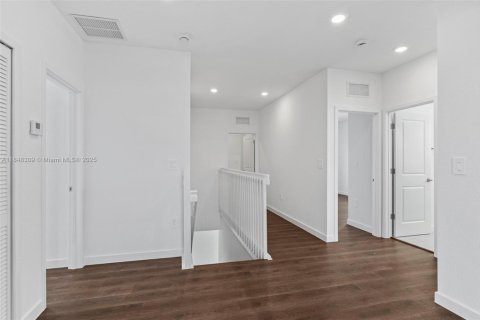 Casa en venta en Miami-Dade, Florida, 4 dormitorios, 243.13 m2 № 1856938 - foto 20