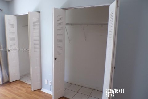 Купить кондоминиум в Пемброк-Пайнс, Флорида 1 спальня, 75.34м2, № 1997007 - фото 12