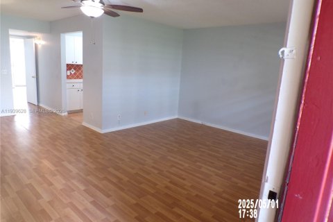 Купить кондоминиум в Пемброк-Пайнс, Флорида 1 спальня, 75.34м2, № 1997007 - фото 2