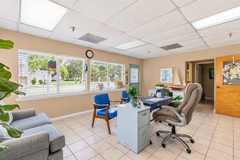 Propiedad comercial en venta en New Smyrna Beach, Florida, 3225.29 m2 № 2416986 - foto 8