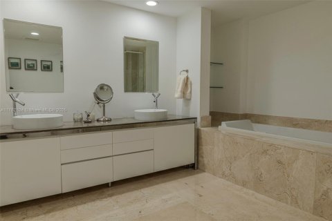 Купить кондоминиум в Майами, Флорида 2 спальни, 119.84м2, № 1867549 - фото 7