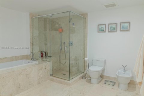 Купить кондоминиум в Майами, Флорида 2 спальни, 119.84м2, № 1867549 - фото 8