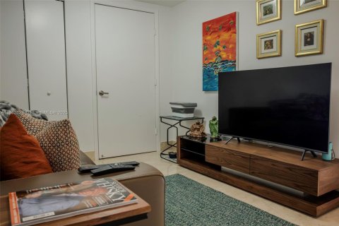 Купить кондоминиум в Майами, Флорида 2 спальни, 119.84м2, № 1867549 - фото 11