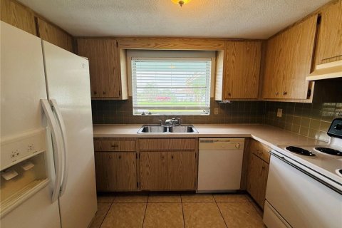 Villa ou maison à louer à Port Richey, Floride: 2 chambres, 101.82 m2 № 2310158 - photo 11