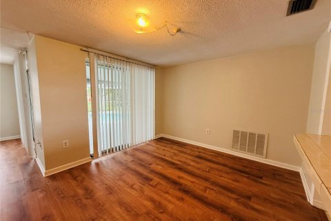 Villa ou maison à louer à Port Richey, Floride: 2 chambres, 101.82 m2 № 2310158 - photo 8