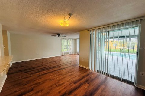 Villa ou maison à louer à Port Richey, Floride: 2 chambres, 101.82 m2 № 2310158 - photo 5