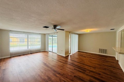 Villa ou maison à louer à Port Richey, Floride: 2 chambres, 101.82 m2 № 2310158 - photo 6