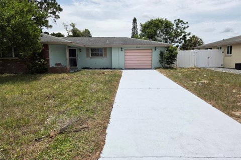 House in Port Richey, Florida 2 bedrooms, 101.82 sq.m. № 2310158