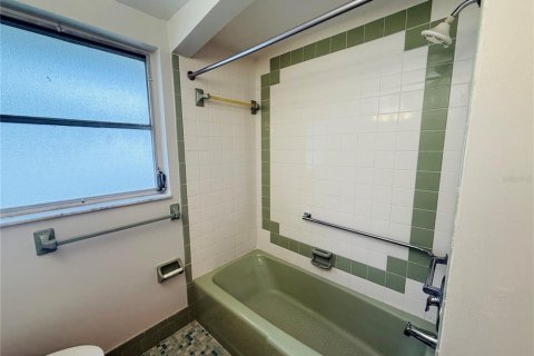 Villa ou maison à louer à Port Richey, Floride: 2 chambres, 101.82 m2 № 2310158 - photo 23