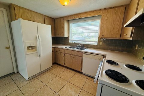 Villa ou maison à louer à Port Richey, Floride: 2 chambres, 101.82 m2 № 2310158 - photo 12
