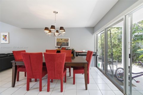 House in Miami, Florida 3 bedrooms, 134.8 sq.m. № 2246884 - photo 11