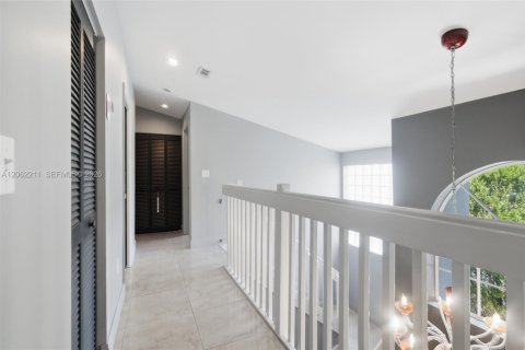 House in Miami, Florida 3 bedrooms, 134.8 sq.m. № 2246884 - photo 26
