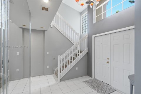 House in Miami, Florida 3 bedrooms, 134.8 sq.m. № 2246884 - photo 3