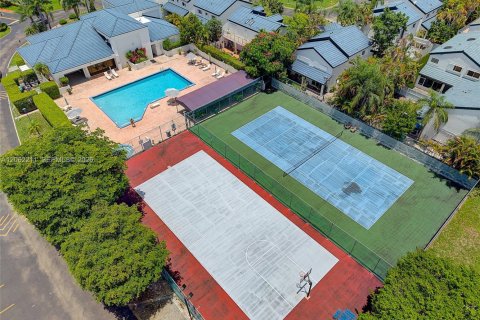 House in Miami, Florida 3 bedrooms, 134.8 sq.m. № 2246884 - photo 25