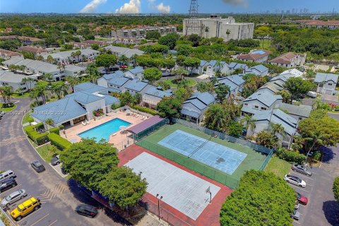 House in Miami, Florida 3 bedrooms, 134.8 sq.m. № 2246884 - photo 19