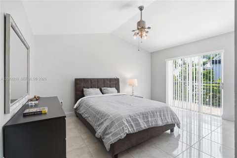 House in Miami, Florida 3 bedrooms, 134.8 sq.m. № 2246884 - photo 29
