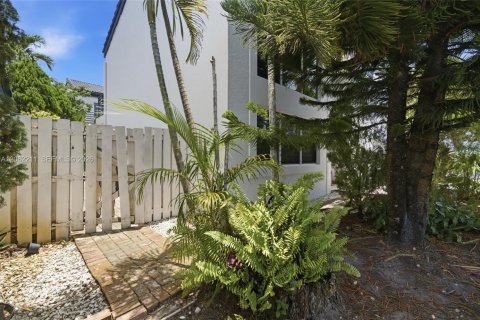 House in Miami, Florida 3 bedrooms, 134.8 sq.m. № 2246884 - photo 28