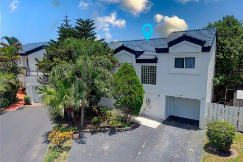 House in Miami, Florida 3 bedrooms, 134.8 sq.m. № 2246884 - photo 17