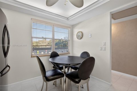 Condo in Coconut Creek, Florida, 2 bedrooms  № 2004227 - photo 6