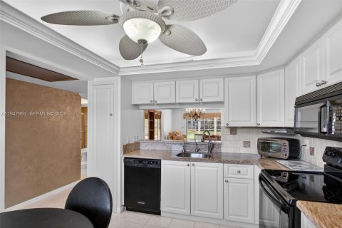 Condo in Coconut Creek, Florida, 2 bedrooms  № 2004227 - photo 5