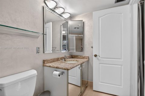 Condo in Coconut Creek, Florida, 2 bedrooms  № 2004227 - photo 11