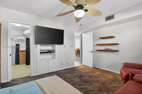 Condo in Coconut Creek, Florida, 2 bedrooms  № 2004227 - photo 8