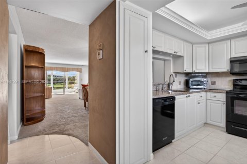 Condo in Coconut Creek, Florida, 2 bedrooms  № 2004227 - photo 4