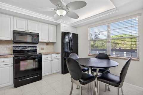 Condo in Coconut Creek, Florida, 2 bedrooms  № 2004227 - photo 3