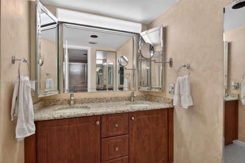 Condo in Coconut Creek, Florida, 2 bedrooms  № 2004227 - photo 29