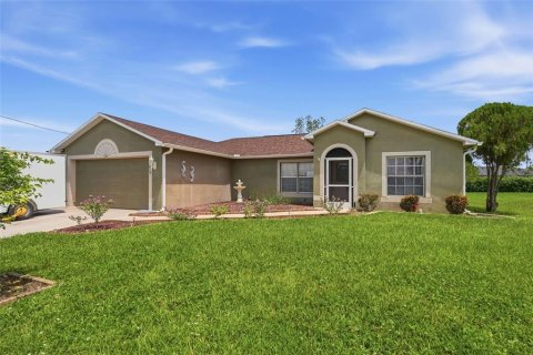 House in Lehigh Acres, Florida 3 bedrooms, 130.71 sq.m. № 2291323