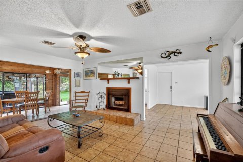 House in Lake Worth, Florida 4 bedrooms, 262.36 sq.m. № 1878561 - photo 3