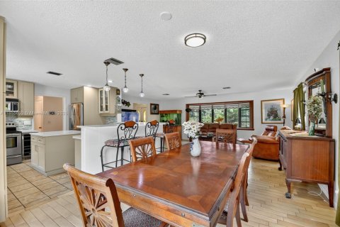 House in Lake Worth, Florida 4 bedrooms, 262.36 sq.m. № 1878561 - photo 11